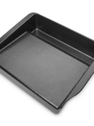 This porcelain enamelled cast iron griddle provides exceptional heat retention and distribution, ensuring evenly cooked food.